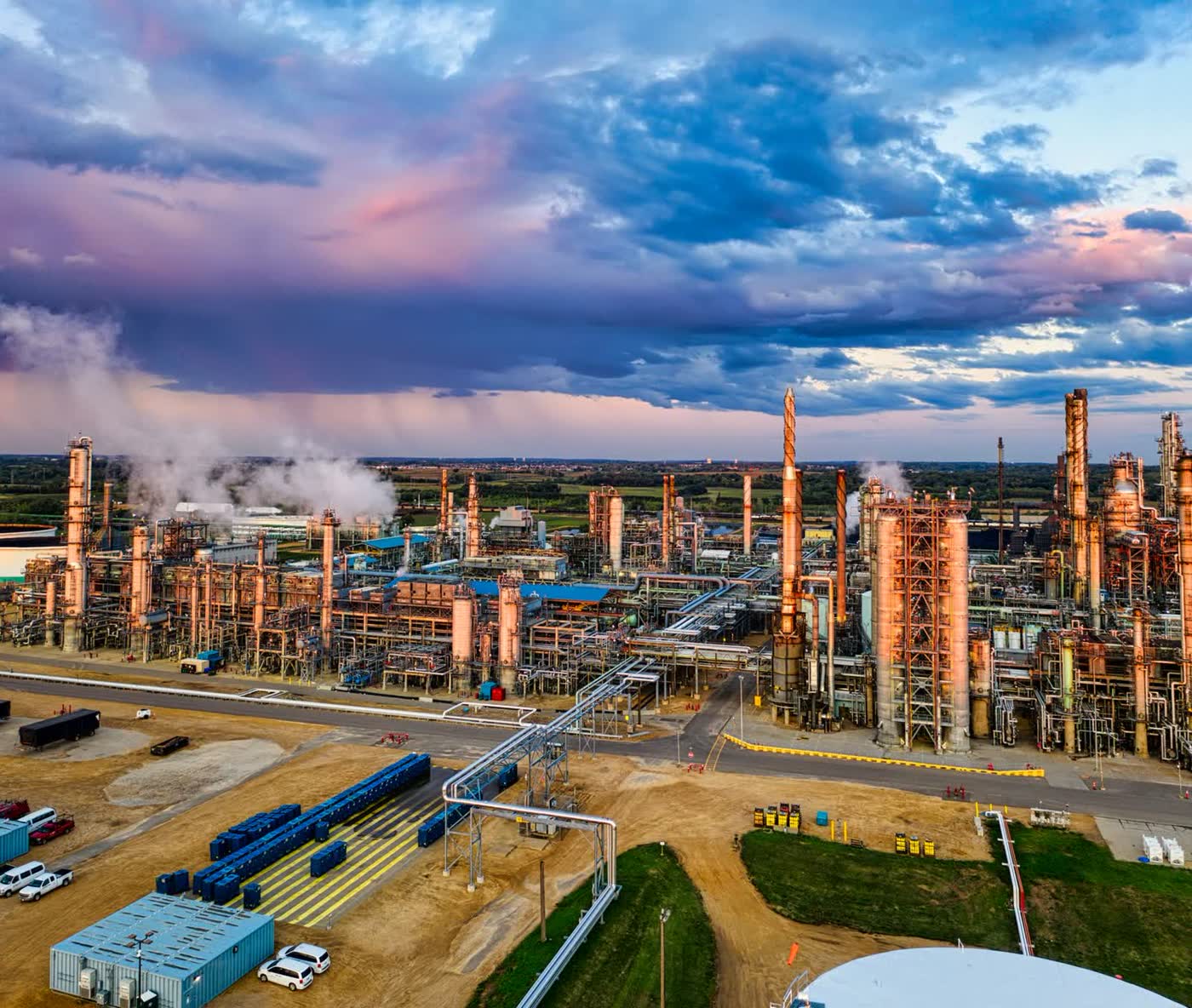 Integrated refining and petrochemical complex